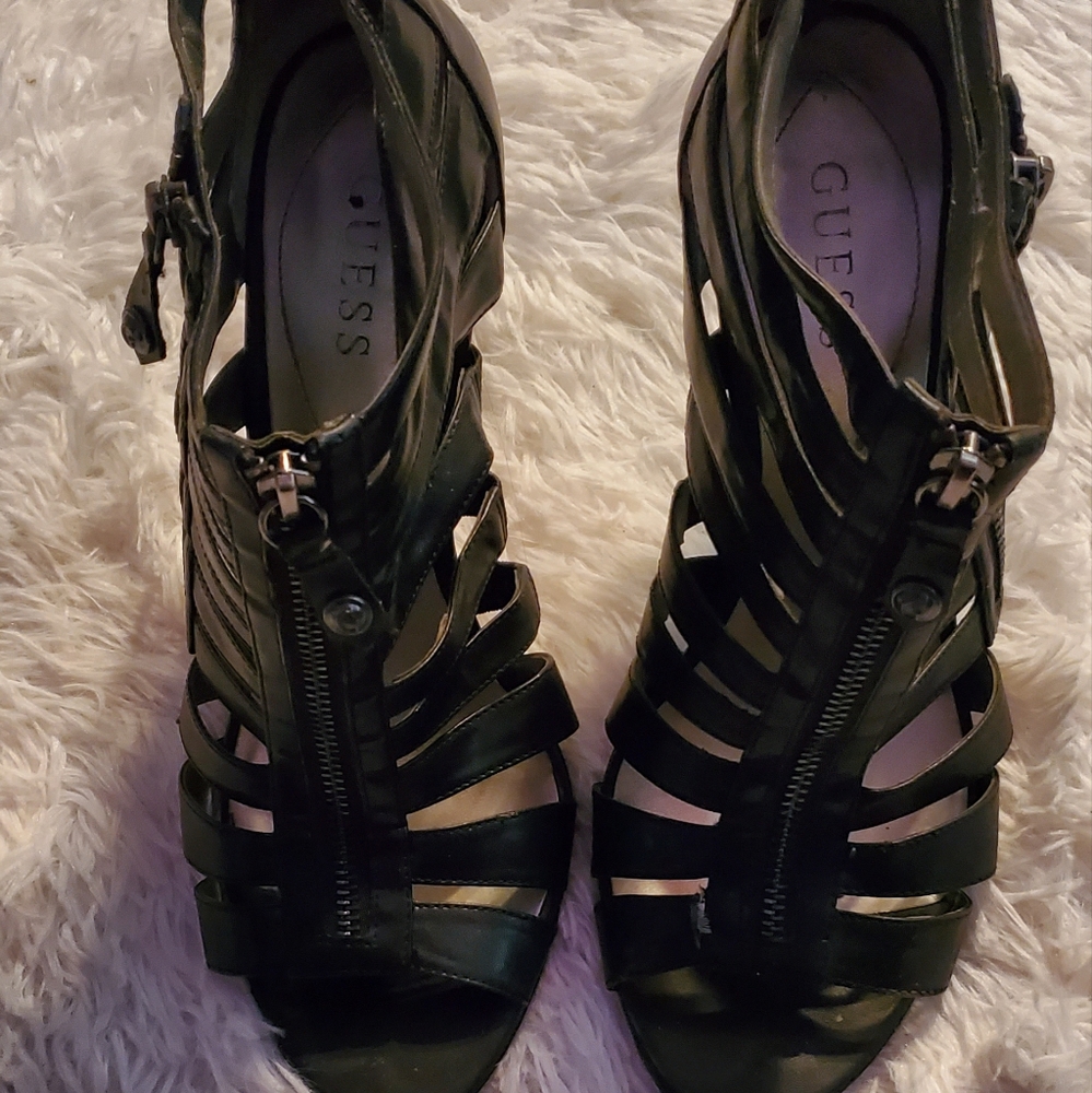 Guess black peep toe booties, 4.5in heel with zipped back, 10m